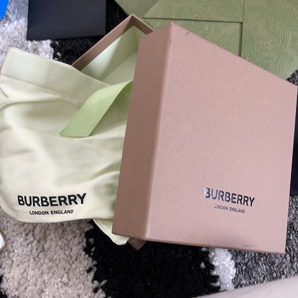 Burberry belt small - Picture 3 of 3